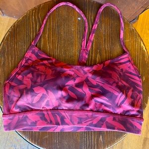 lululemon Flow Y Bra - Spray Leaf Fireside size 4. New, w/o tags